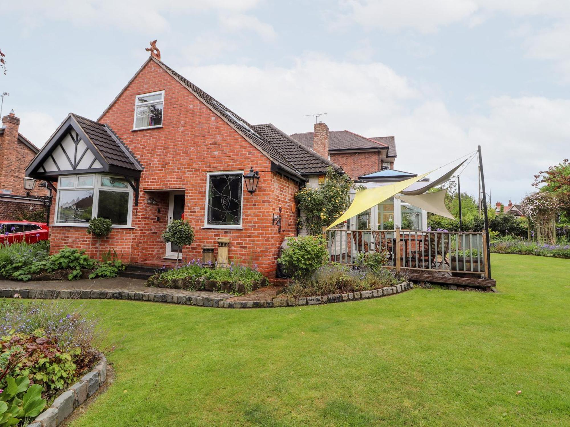 Dragon'S Den Apartment Chester Exterior photo